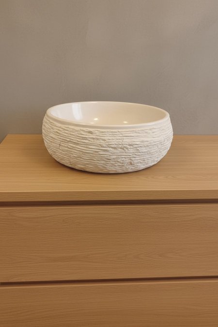 حوض مغسلة حجري بتفاصيل مخططة – لون أبيض عاجي